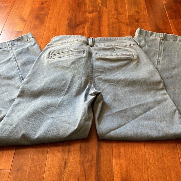 Issac Mizrahi Lives Light Blue Washed Denim Jeans - Picture 8 of 8